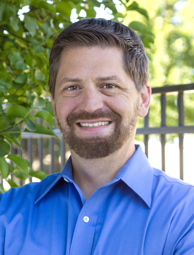 Dr. Larsen Teaches AcuGraph Seminar Training in Europe